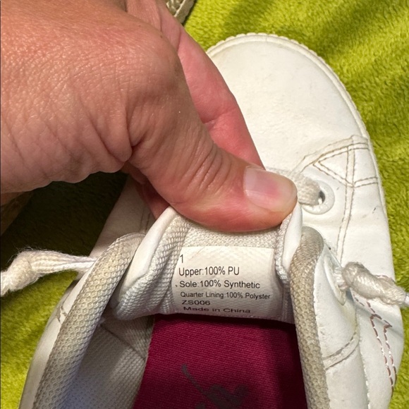 BLOWFISH Malibu- Size 1 Classic White Kids Sneakers with Pink Heart - Picture 6 of 6